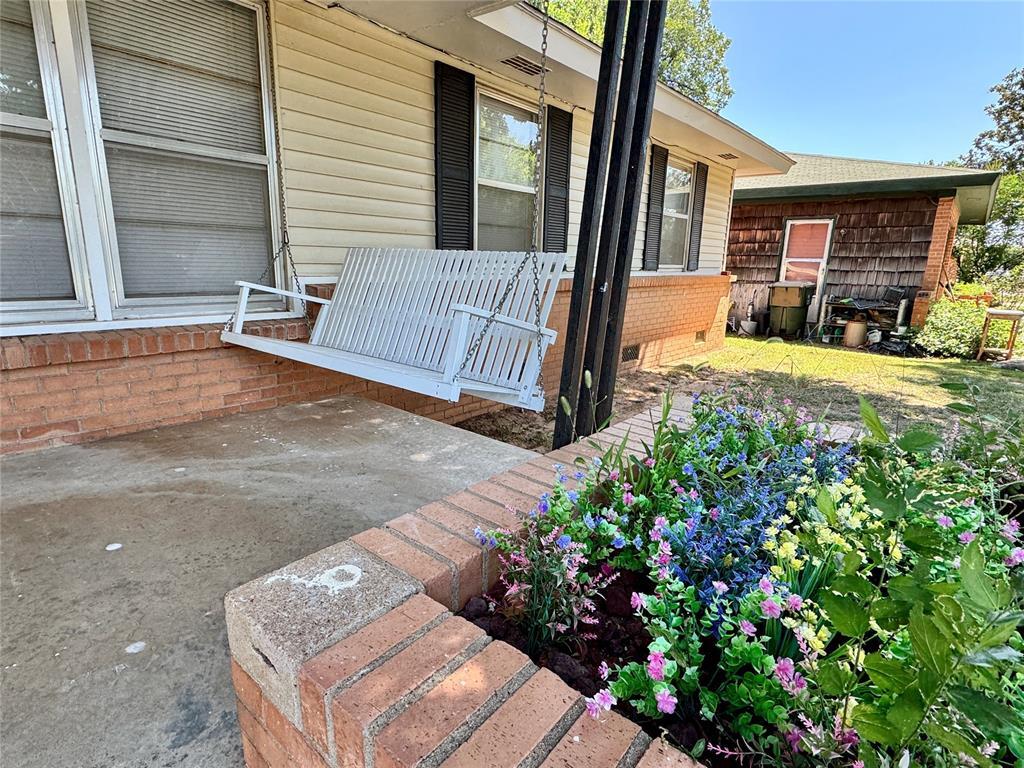 Property Photo: 2116 W Minnesota Avenue OK 73018