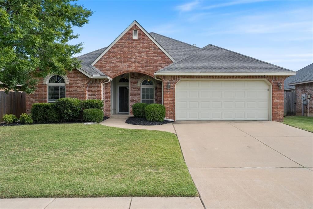 Property Photo: 312 SW 170th Street OK 73170