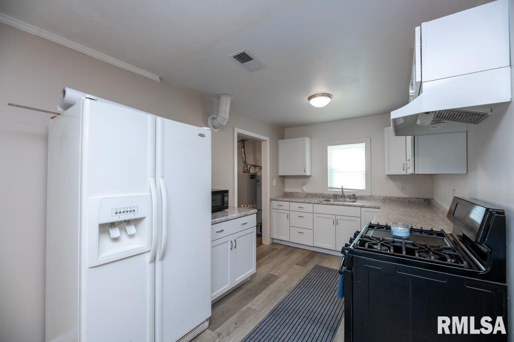 Property Photo: 572 Roosevelt Street IL 61610