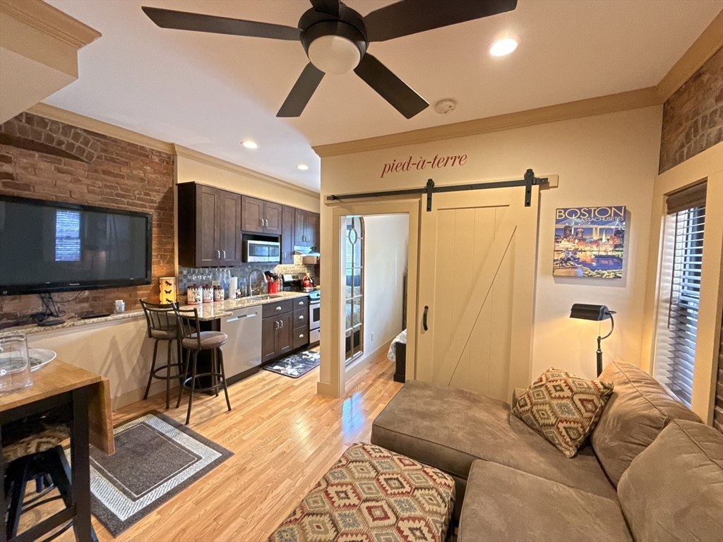 Property Photo:  25 Follen St 3R  MA 02116 