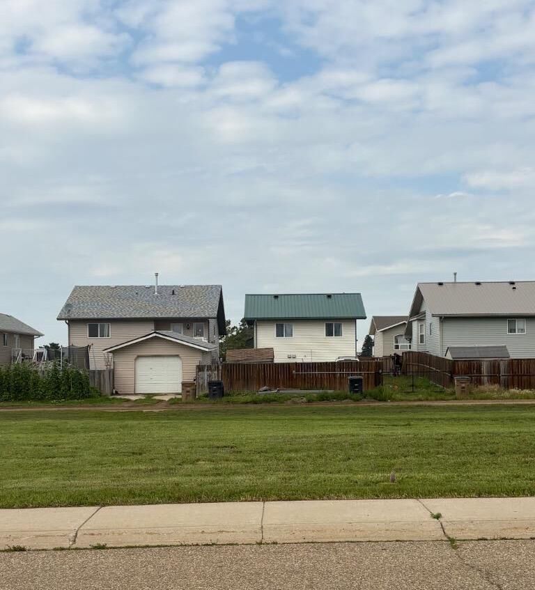 Property Photo: 83 Upland Manor W AB T1R 1C5