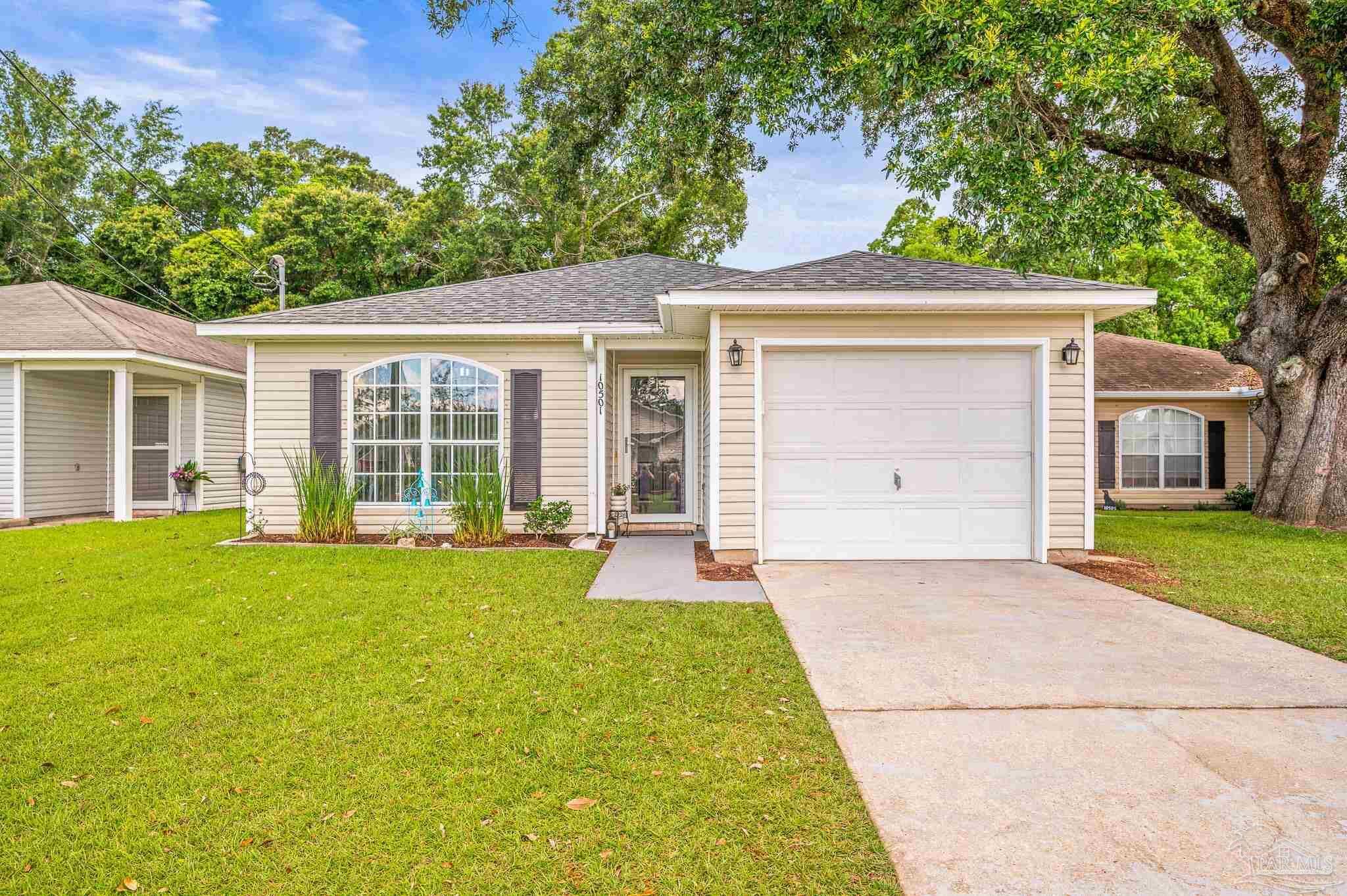 Property Photo: 10501 Senegal Dr FL 32534