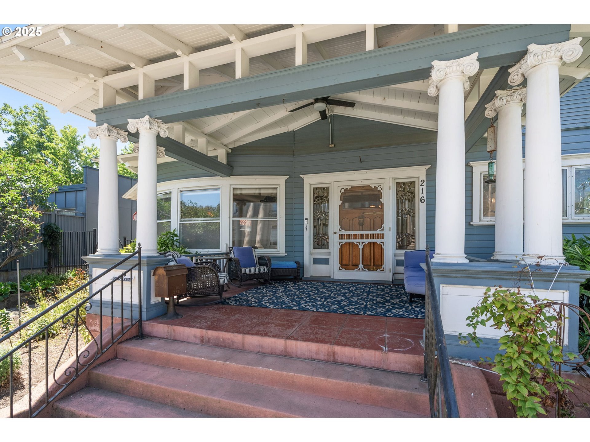 Property Photo:  216 E 5th St  OR 97058 