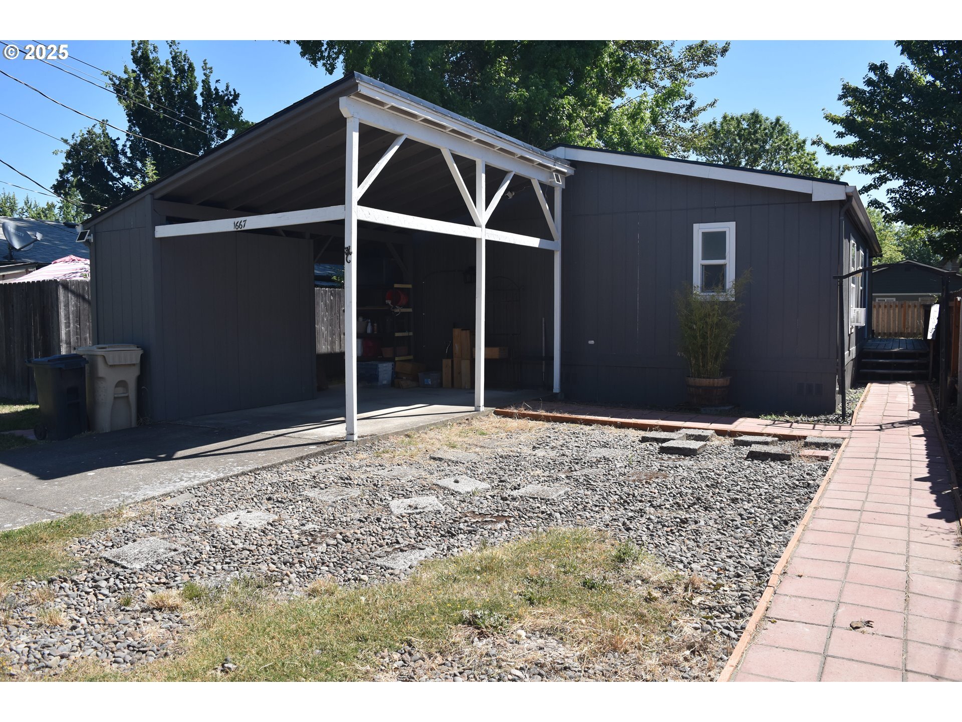 Property Photo: 1667 NW Highland Dr OR 97330