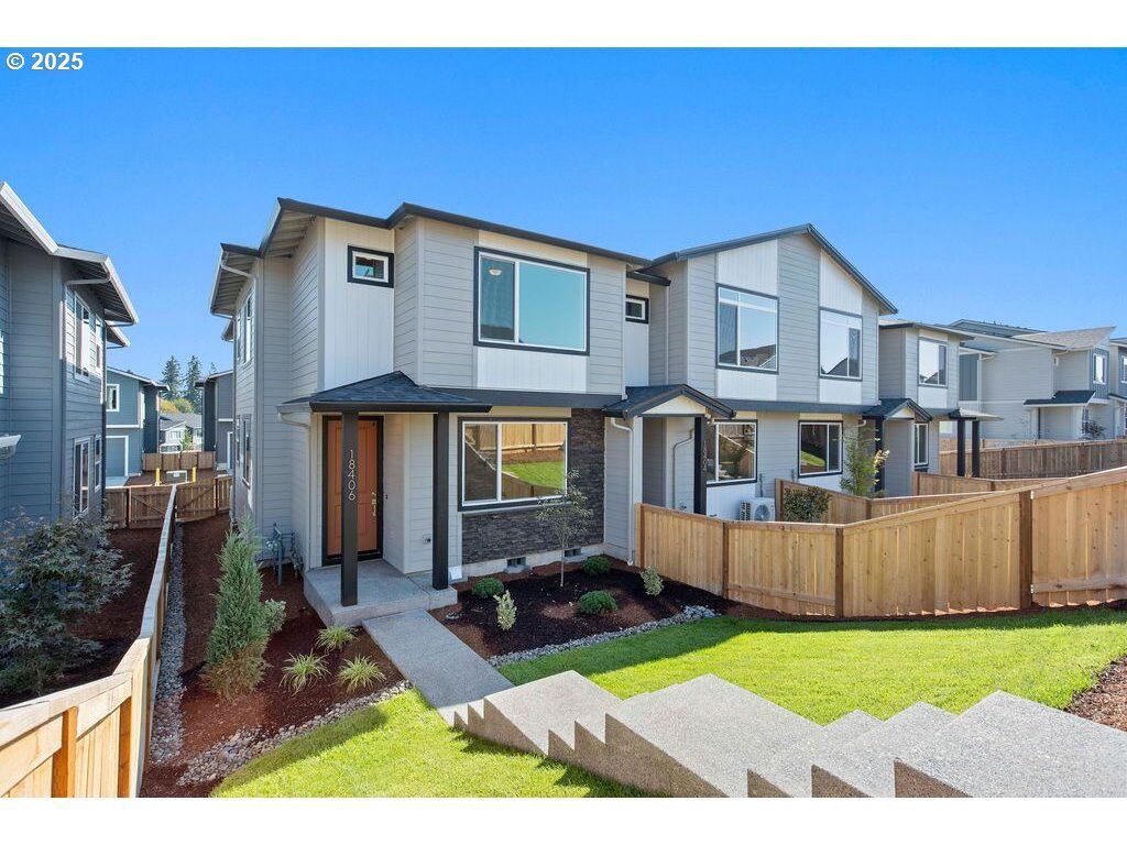 Property Photo: 18406 NE 43rd Pl Lot 207 WA 98686