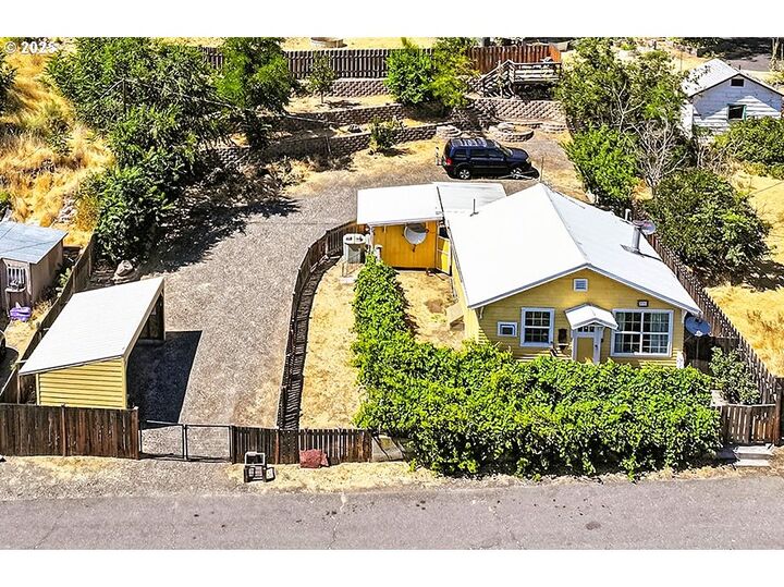 Property Photo: 201 Bunn St WA 98673