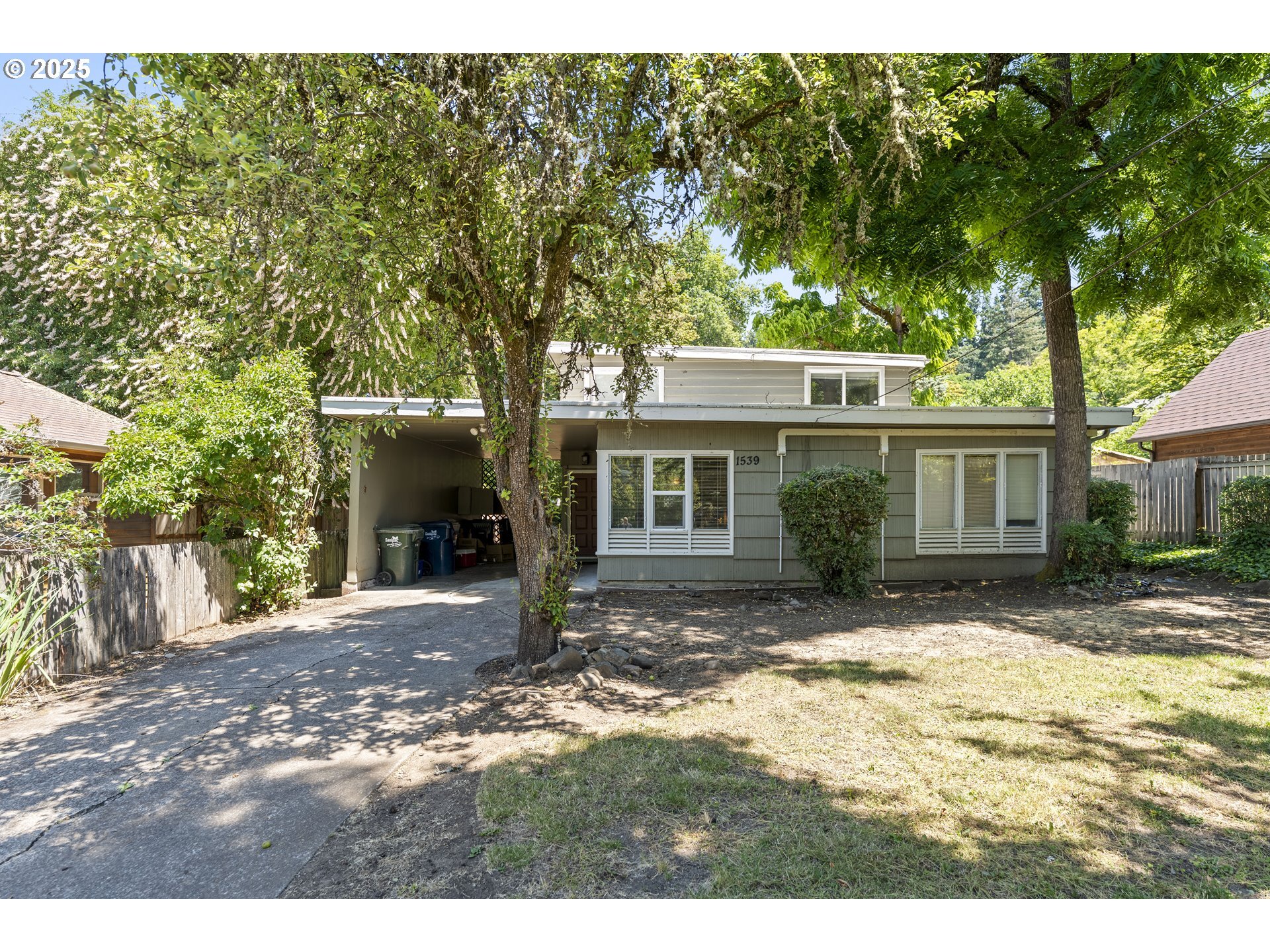 Property Photo: 1539 Walnut St OR 97403