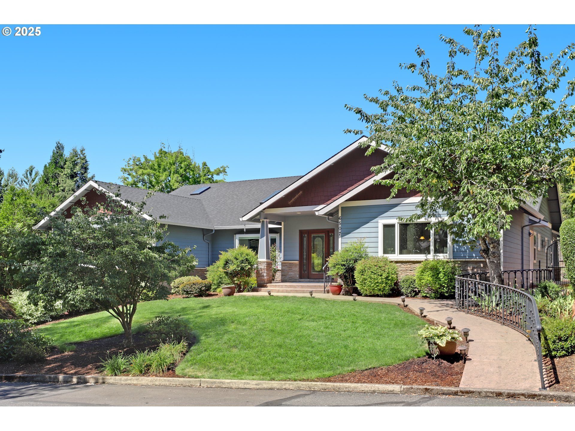 Property Photo: 6507 SW 55th Dr OR 97221