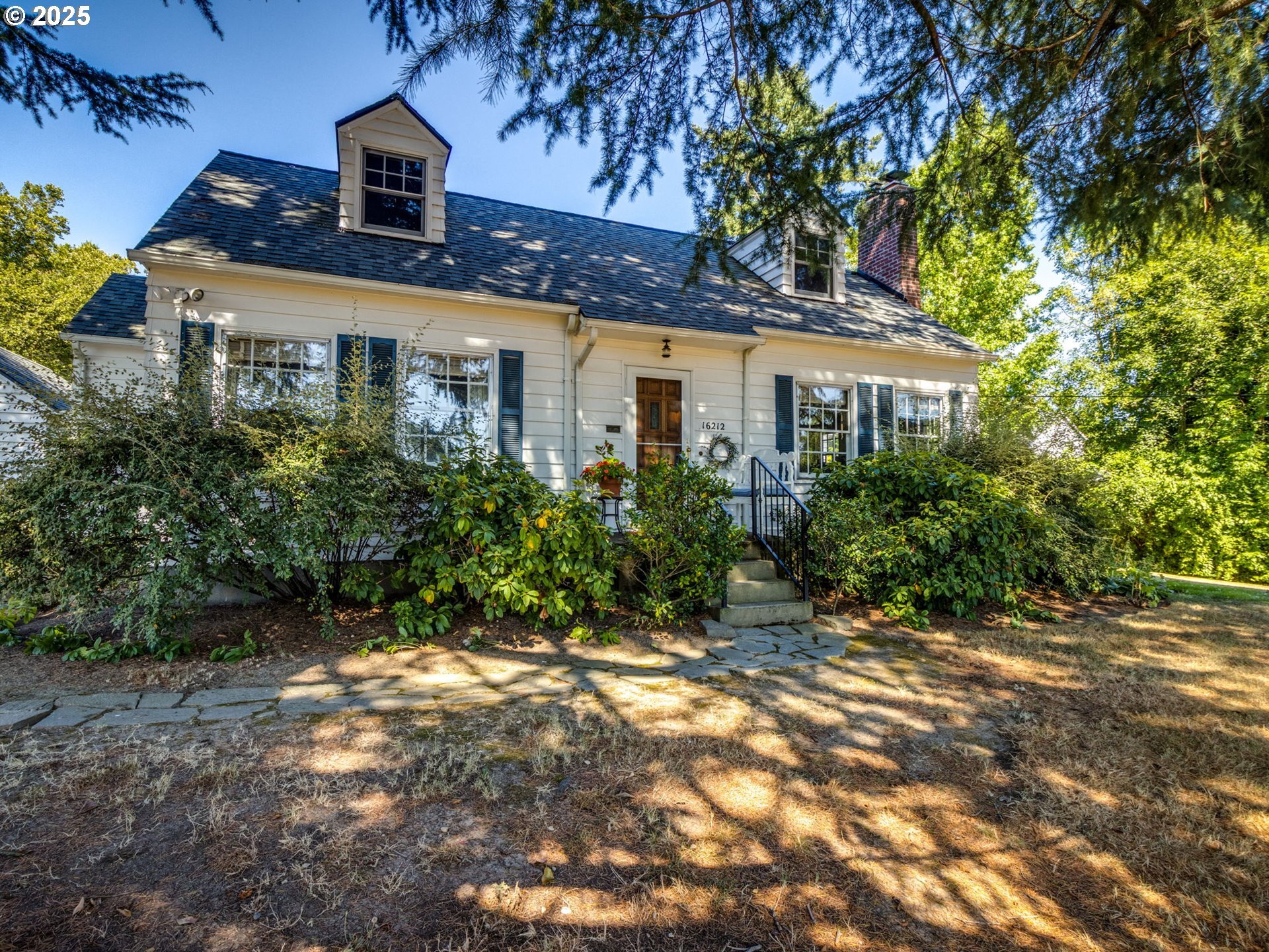 Property Photo: 16212 SE Harold Ave OR 97267