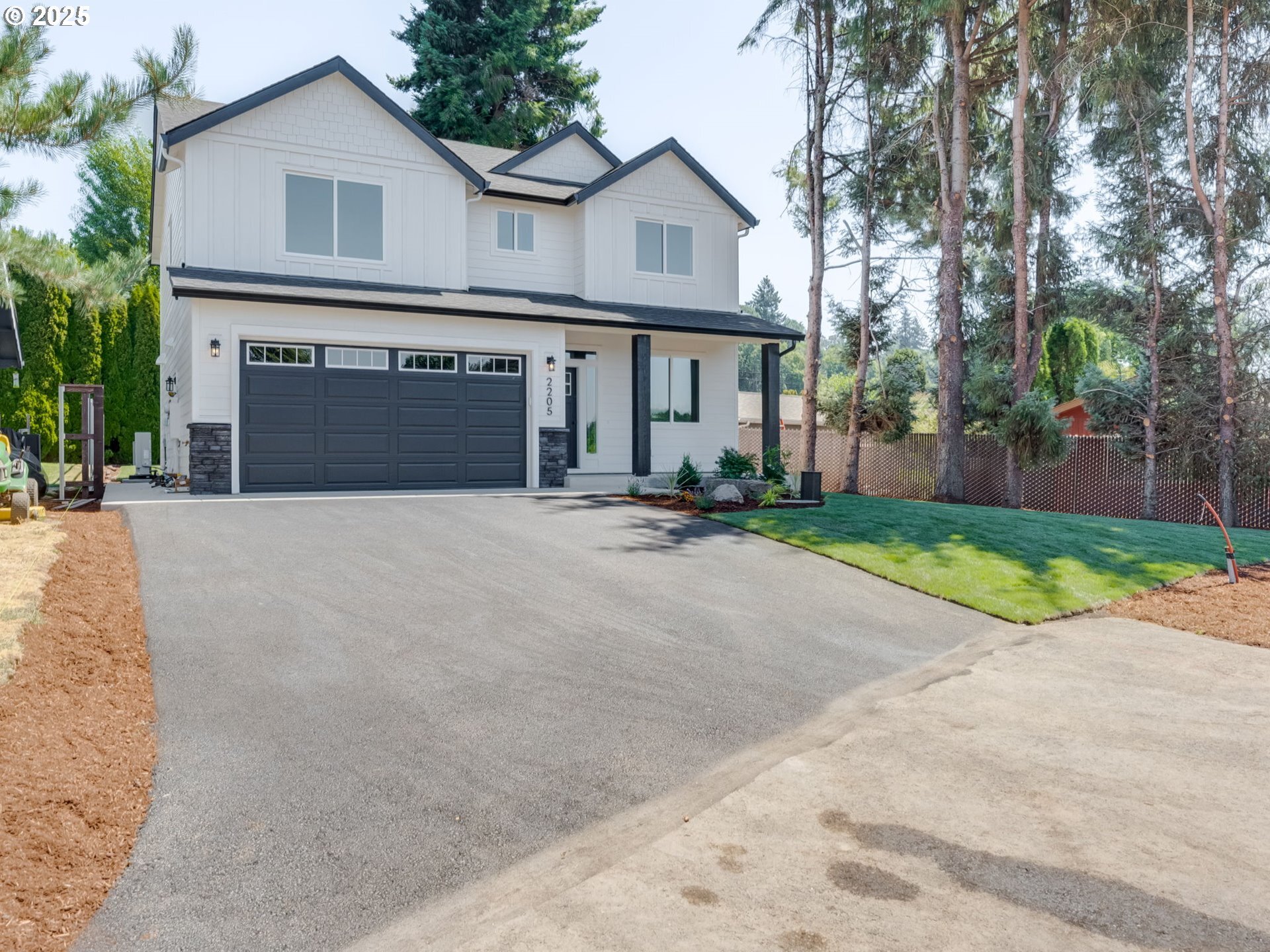 Property Photo: 2205 NW 69th St WA 98660