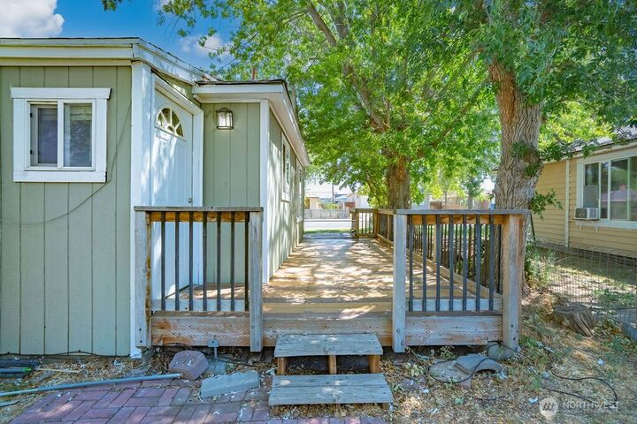 Property Photo:  57 SE G Street  WA 98823 