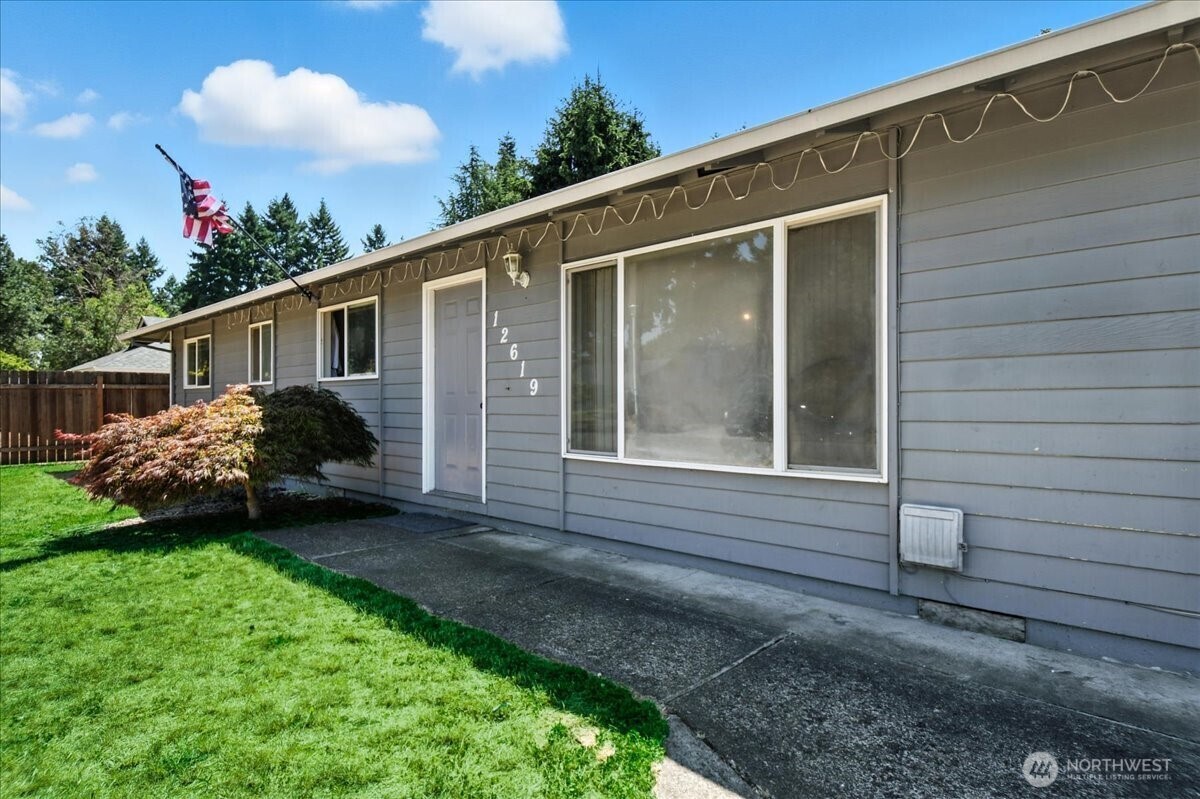 Property Photo: 12619 SE 10th Street WA 98683
