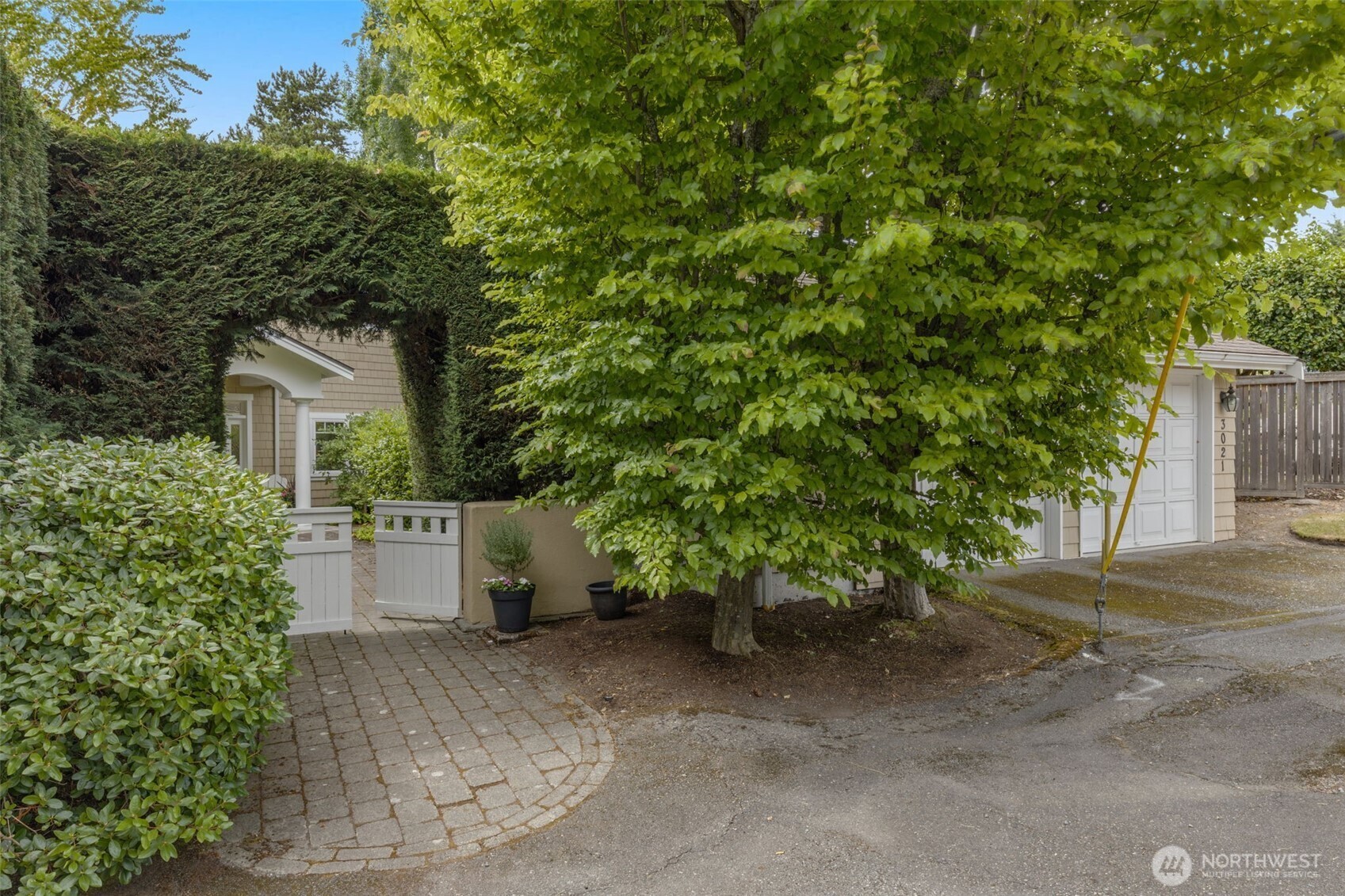 Property Photo: 3021 W Mercer Way WA 98040