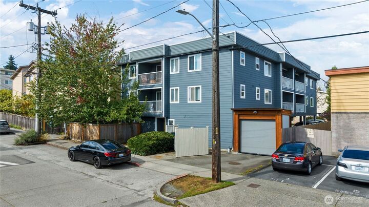 910 N 95th Street  Seattle WA 98103 photo