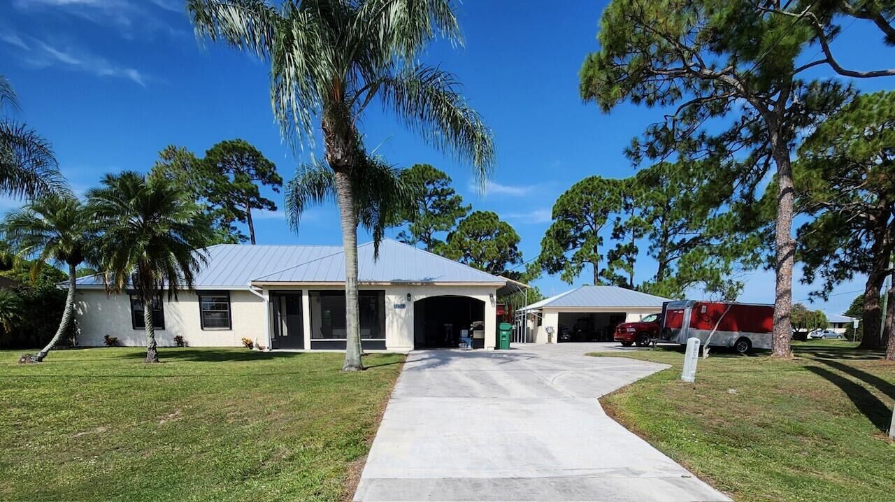 Property Photo: 2410 SW Bayshore Boulevard FL 34984