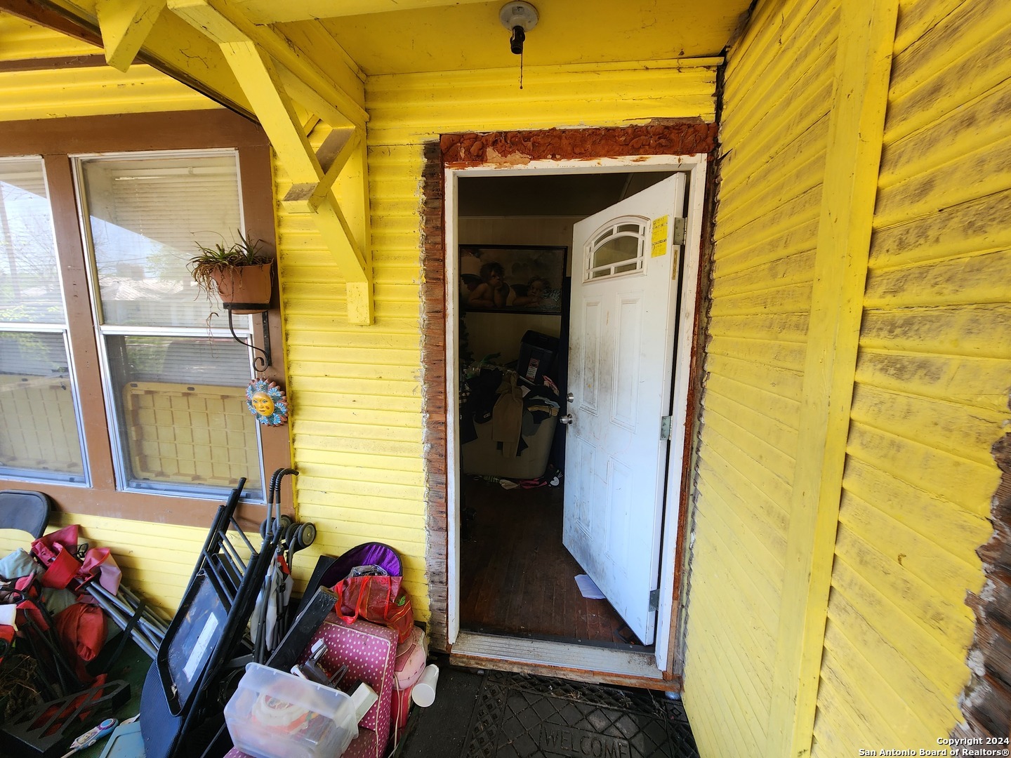 Property Photo: 513 Lamar St TX 78202