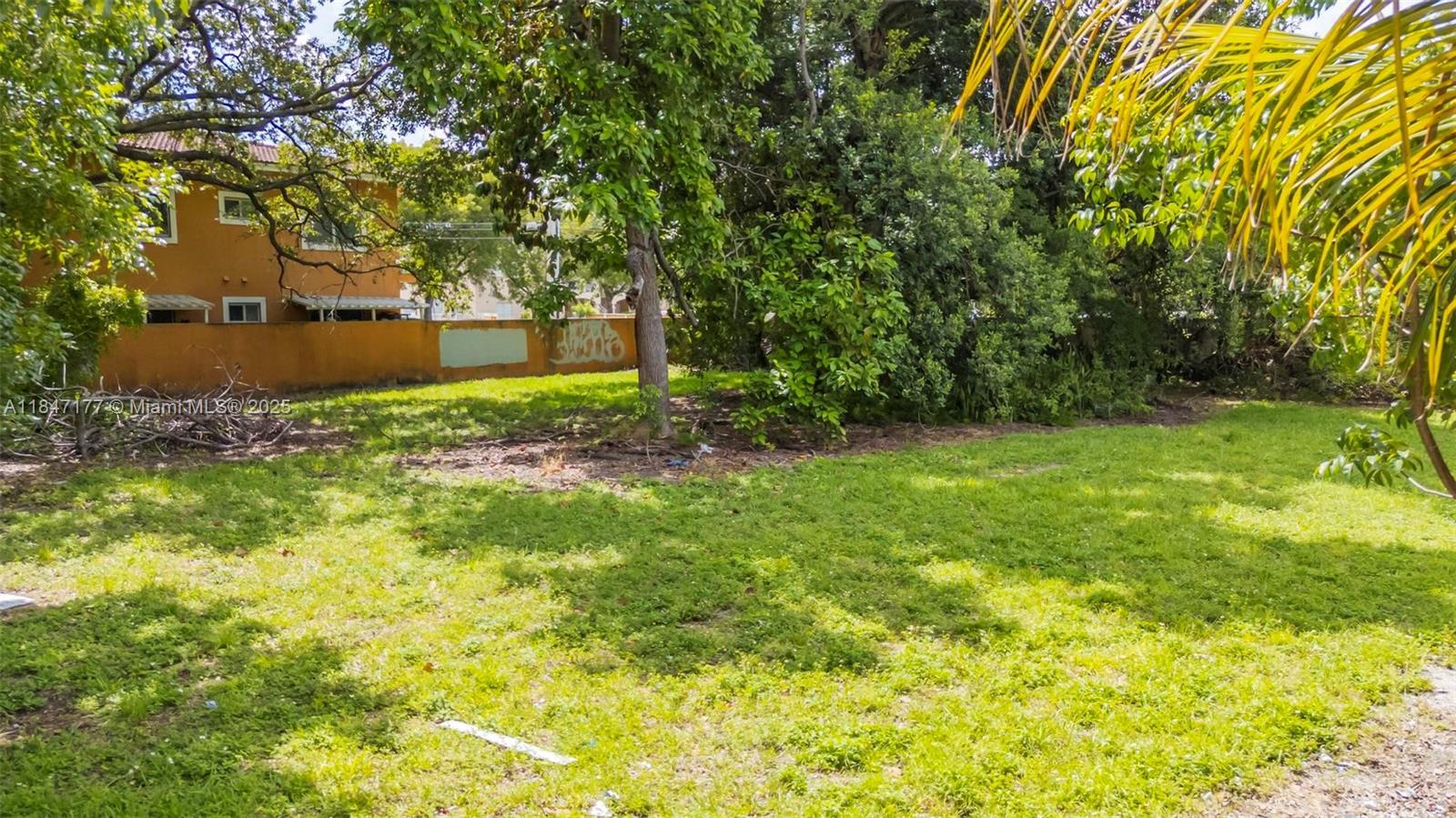 Property Photo: 184 E 4th St FL 33010
