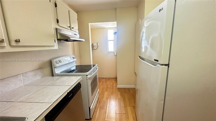 Property Photo:  8060 Fairview Dr 208  FL 33321 