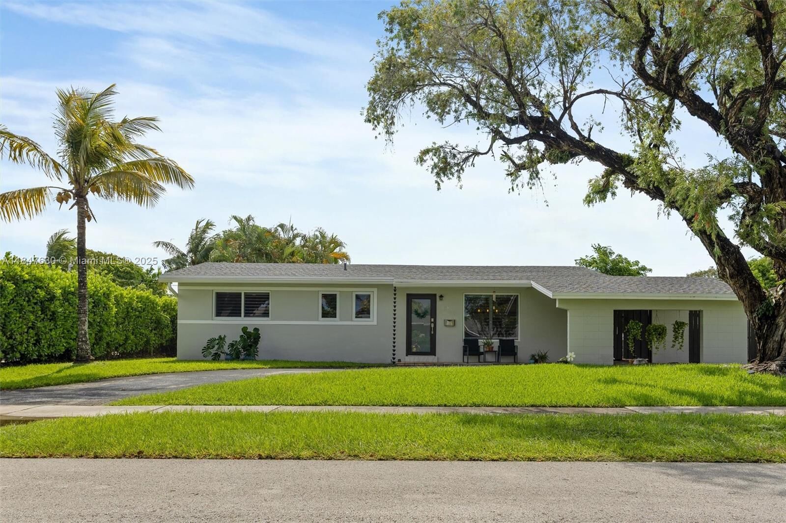 Property Photo:  7820 SW 97th Pl  FL 33173 