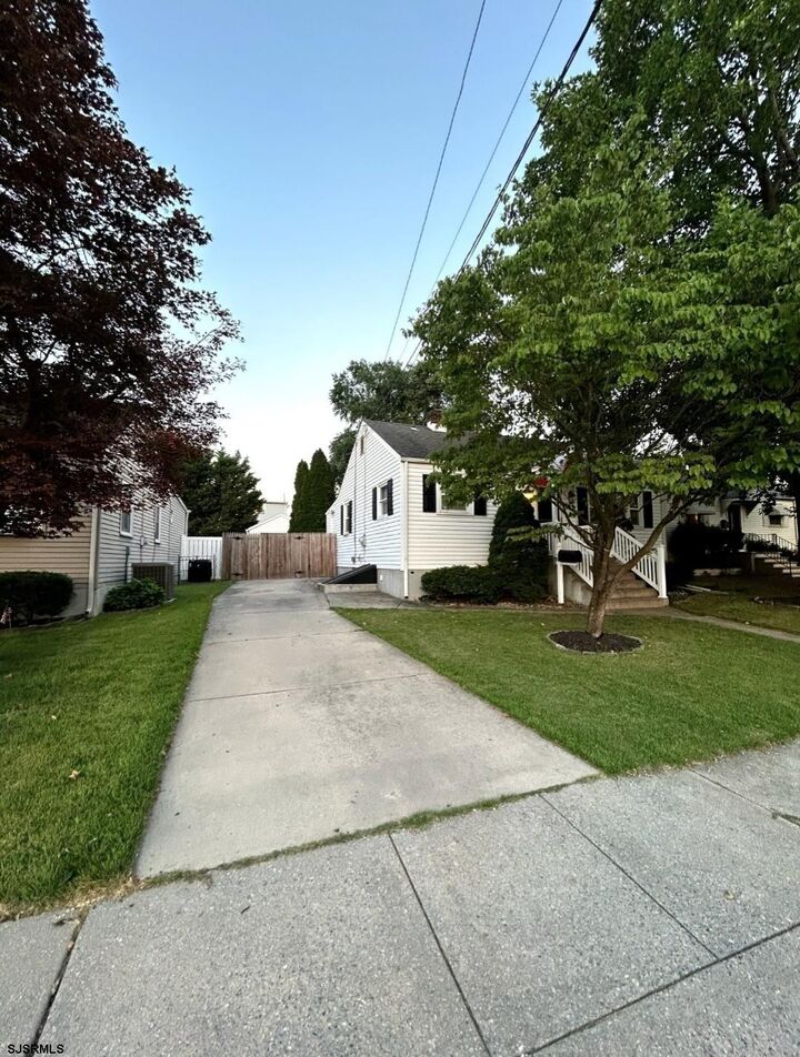 Property Photo:  241 Warren Ave Ave  NJ 08031 