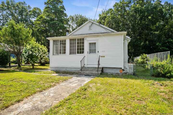Property Photo:  117 East Pershing Street  CT 06002 