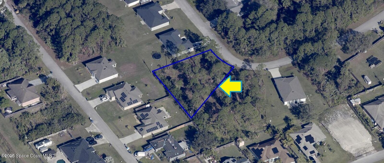 Property Photo: 2598 SE Rayburn Avenue FL 32909