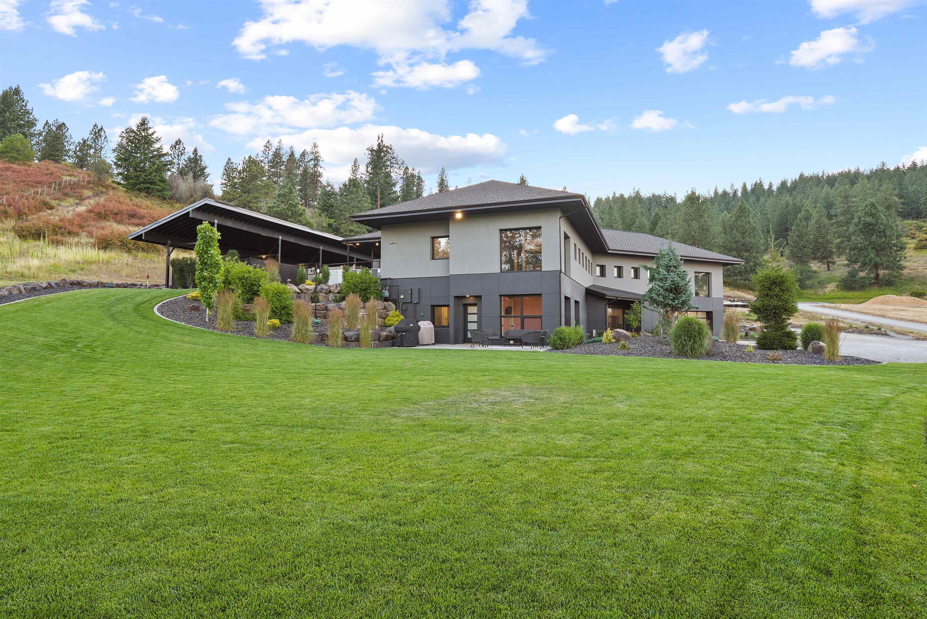 Property Photo: 19023 / 19027 E Terrapin Ln WA 99027