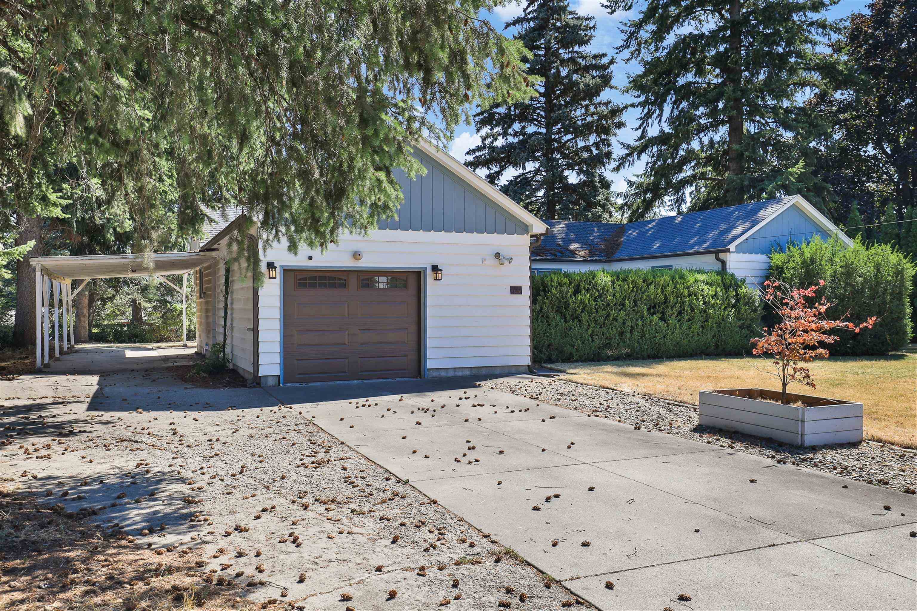 Property Photo: 14606 E Valleyway Ave WA 99216
