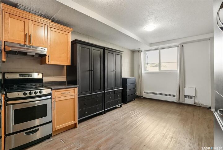 Property Photo: 833 B Avenue N 2A SK S7L 1E6