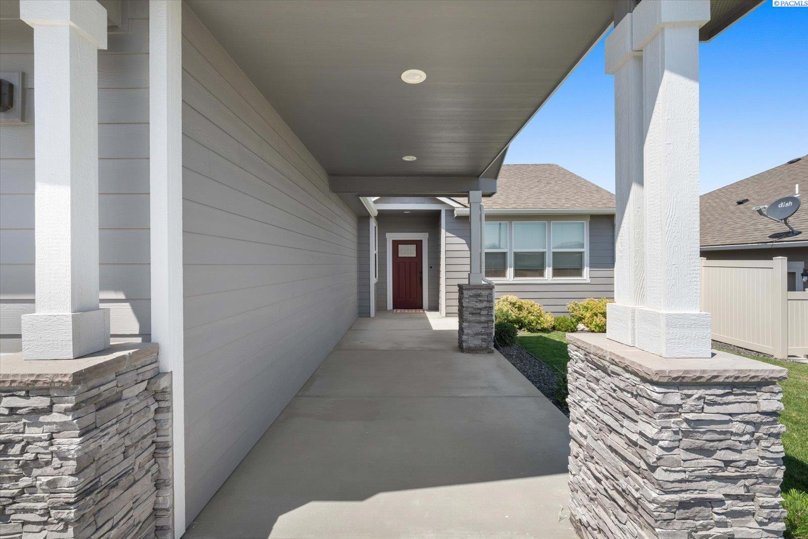 Property Photo: 3724 S Taft Place WA 99338