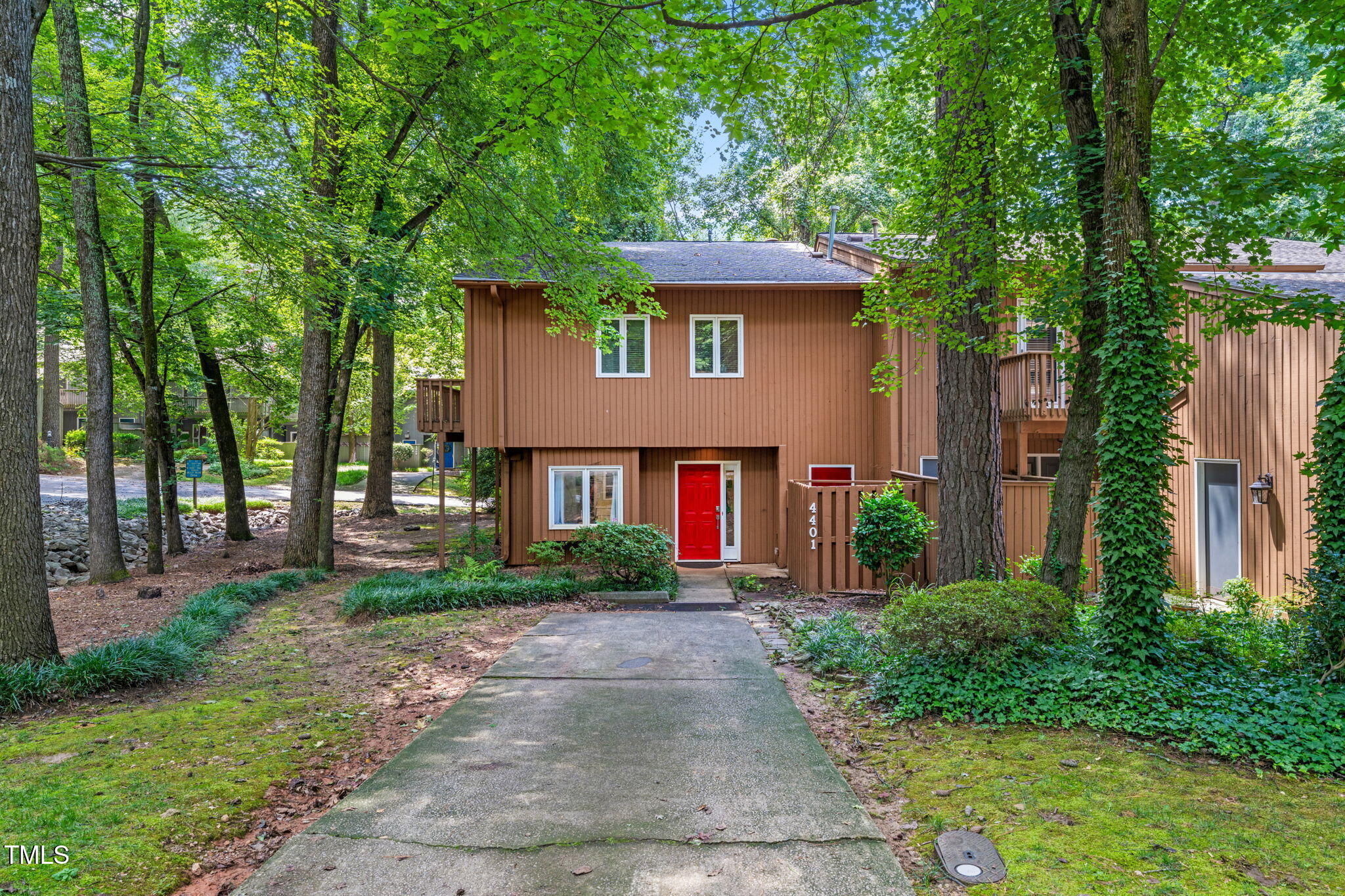 Property Photo: 4401 Shadetree Court NC 27613