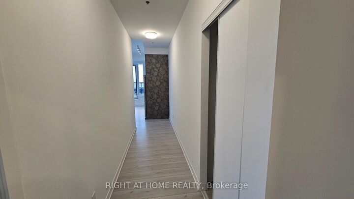 Property Photo:  405 Dundas Street W 530  ON L6M 5P9 