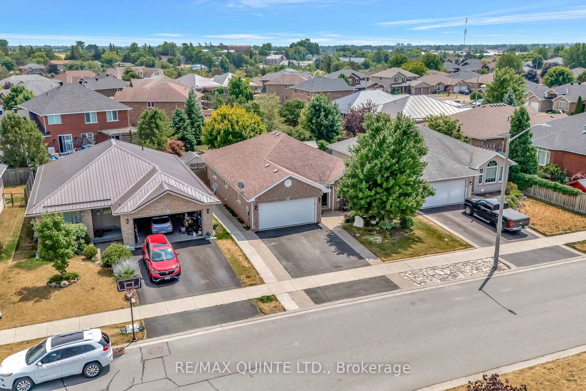 Property Photo: 7 Chestnut Drive ON K8N 0M9