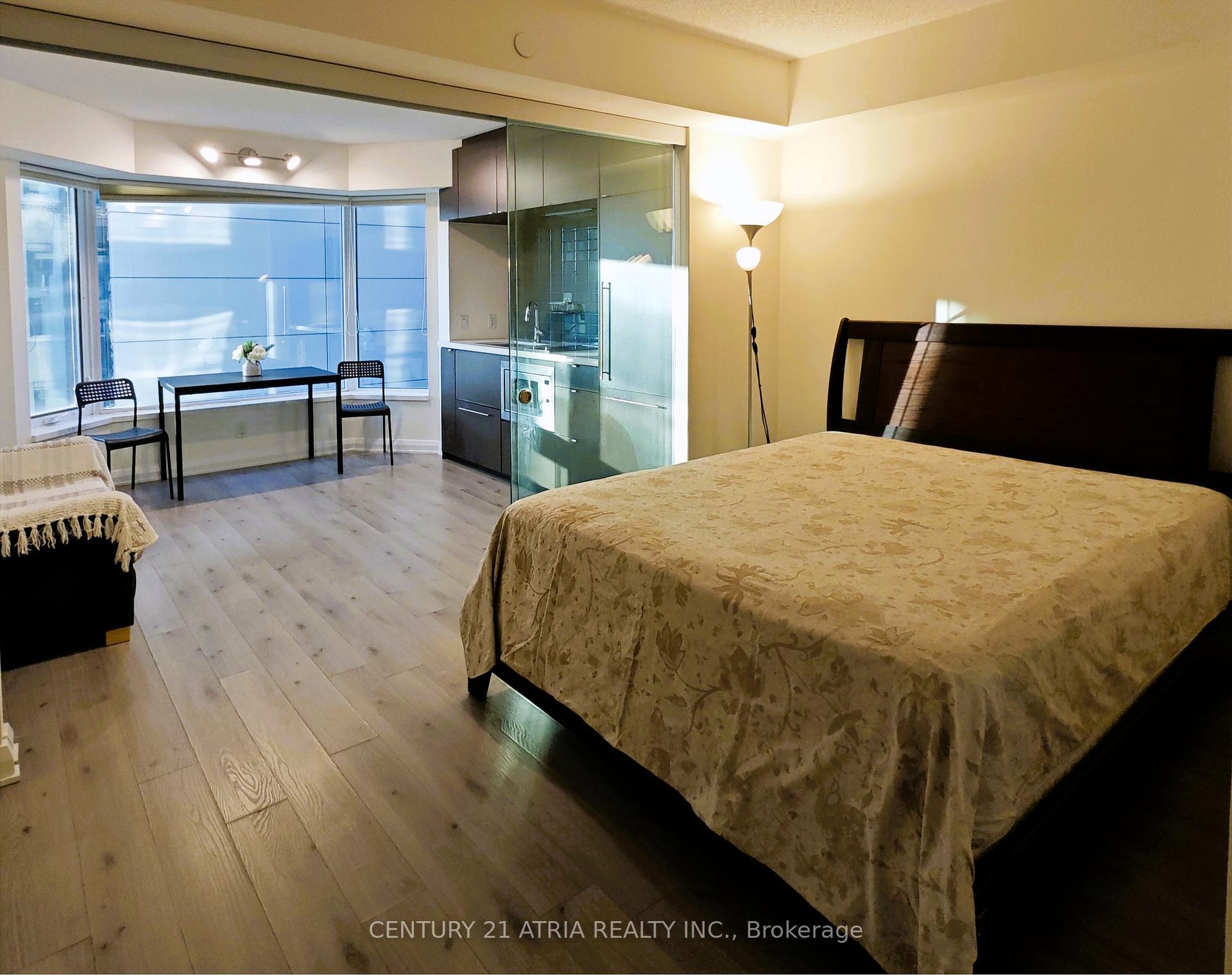 Property Photo: 155 Yorkville Avenue 605 ON M5R 0B4