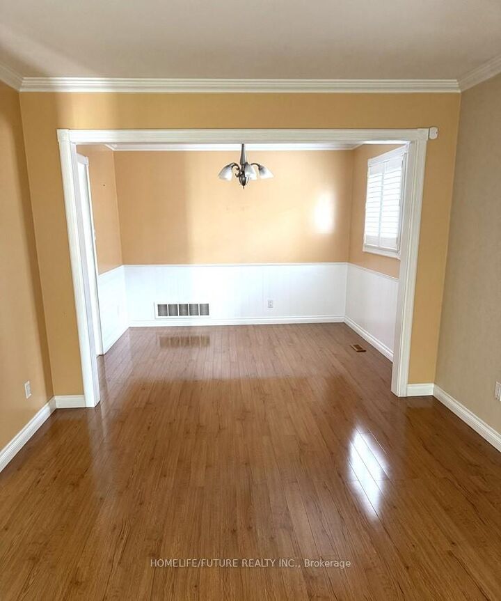 Property Photo:  45 Regency Crescent Main  ON L1N 7K8 