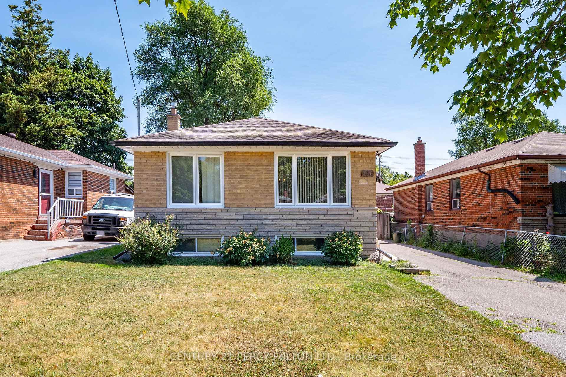 Photo de la propriété:  796 Brimorton Drive  ON M1G 2S9 