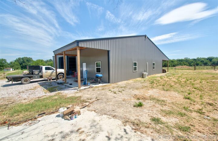 Property Photo: 419463 E 1110 Road OK 74426