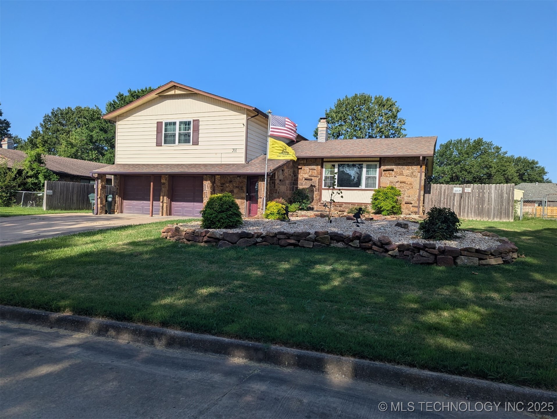 Property Photo: 201 Elton Drive OK 74403