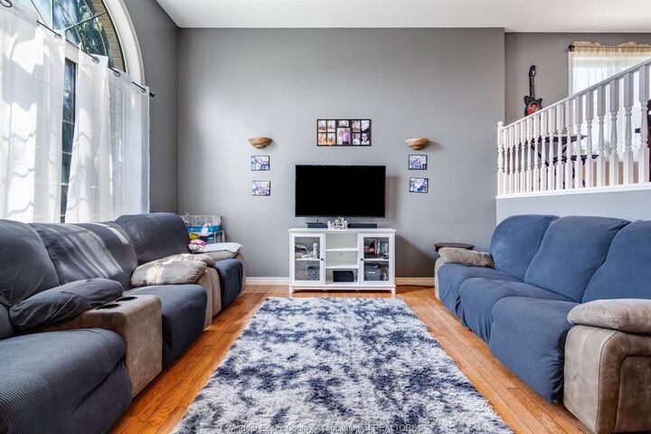 Property Photo: 32 Wakefield ON N8H 5J7