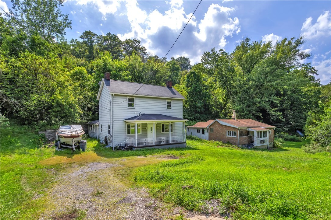 Property Photo: 932 Dixon Ave PA 15137