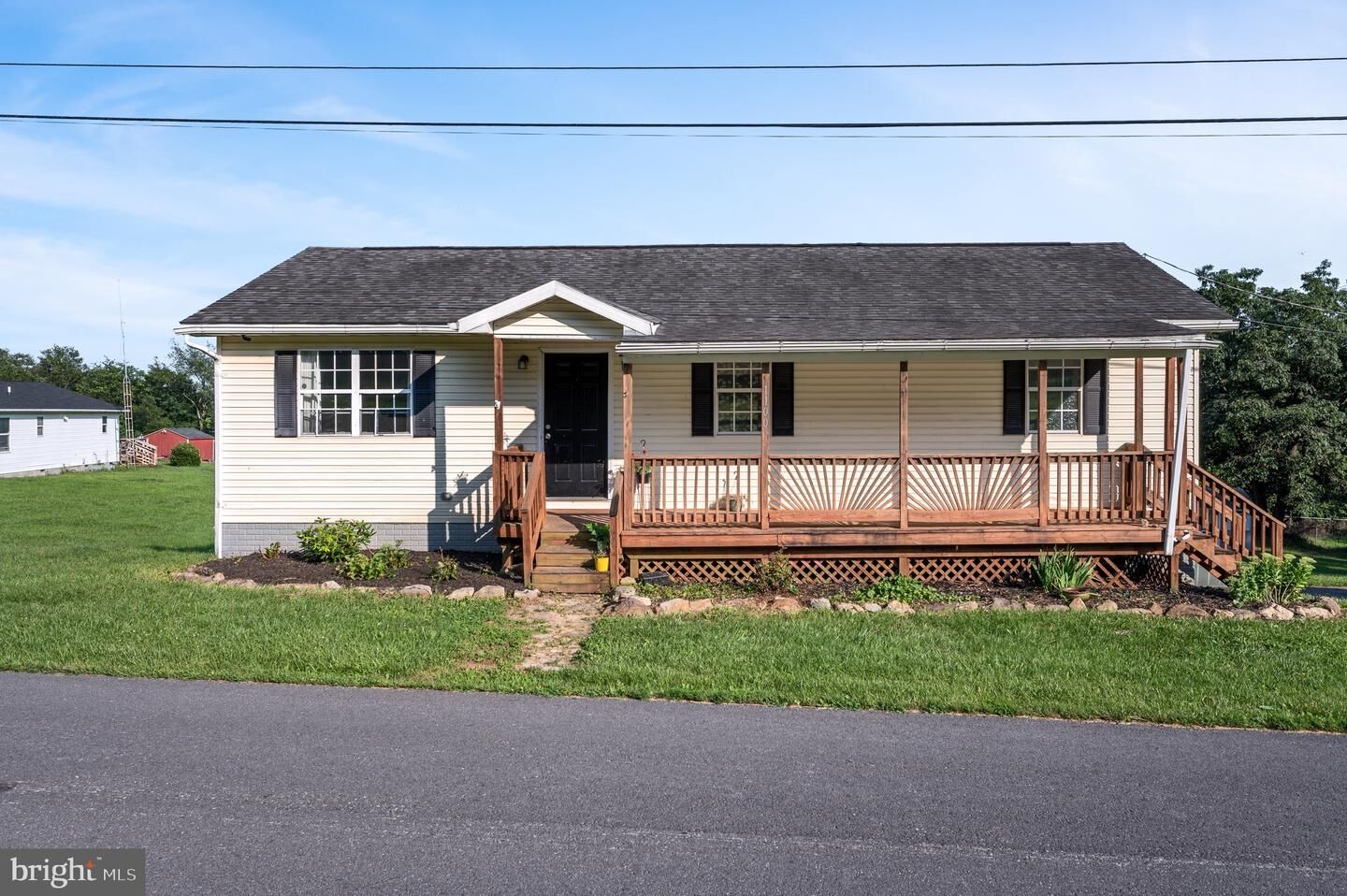 Property Photo: 1100 Loop Rd WV 25420