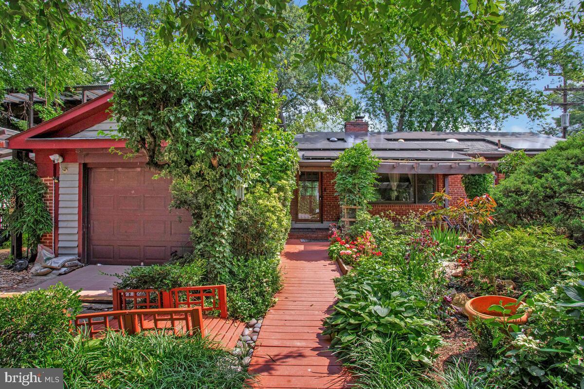 Property Photo:  997 N Sycamore Street N  VA 22046 