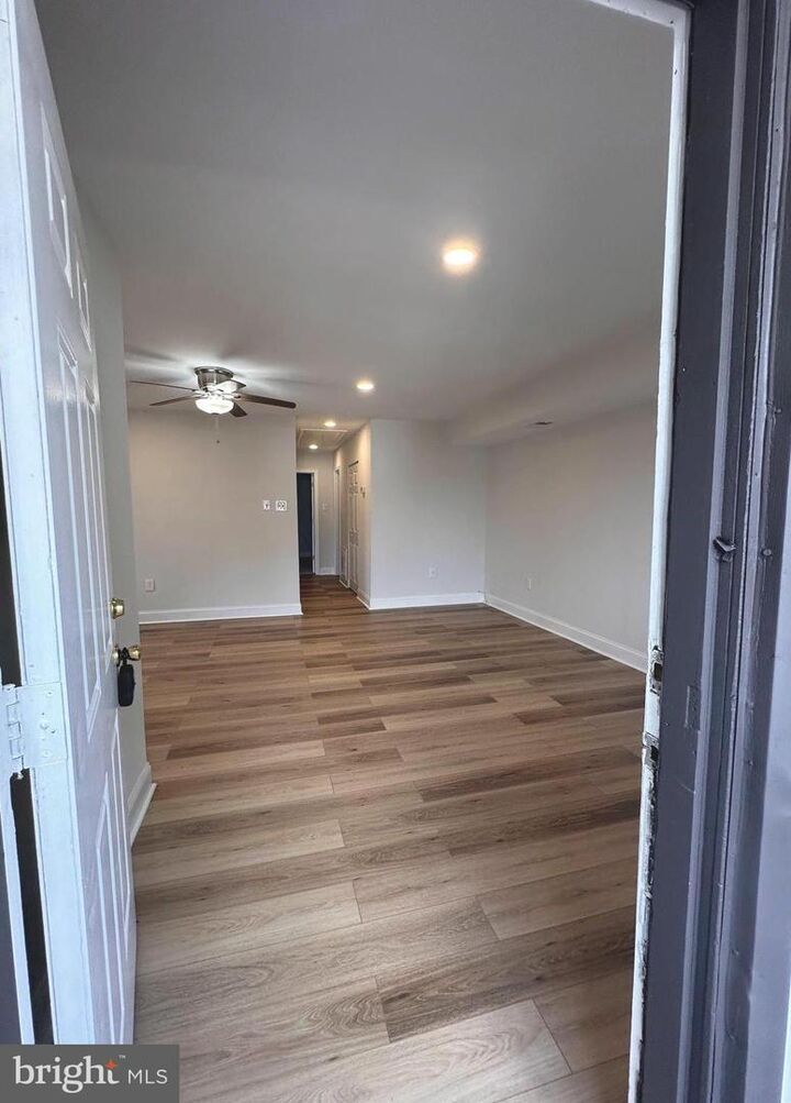 Property Photo: 4141 Meadowland Court 21 VA 20151