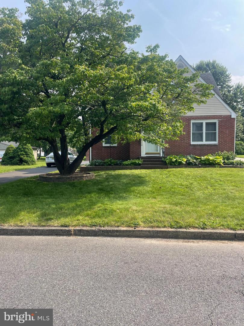 1747 W McGalliard Avenue  Hamilton NJ 08610 photo