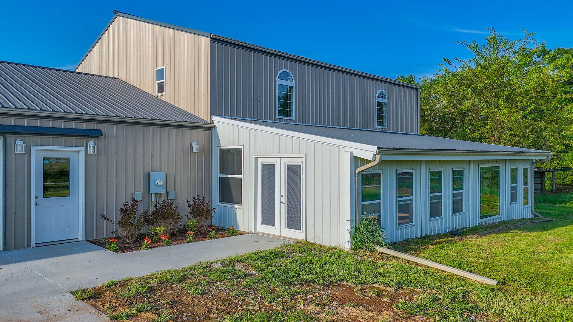 Property Photo: 15257 N Tucker School Rd MO 65255