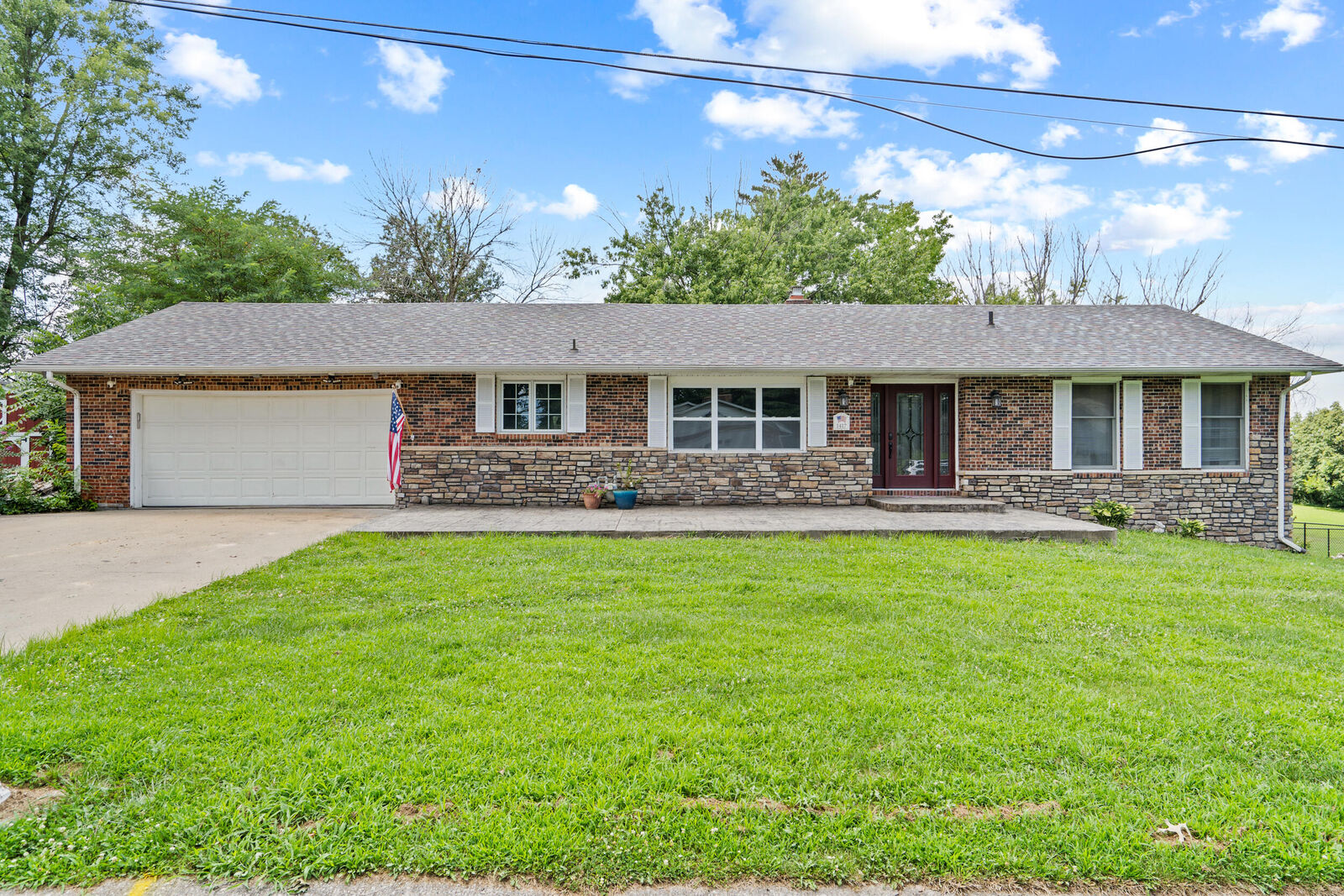 Property Photo: 1417 Colonial Dr MO 65251