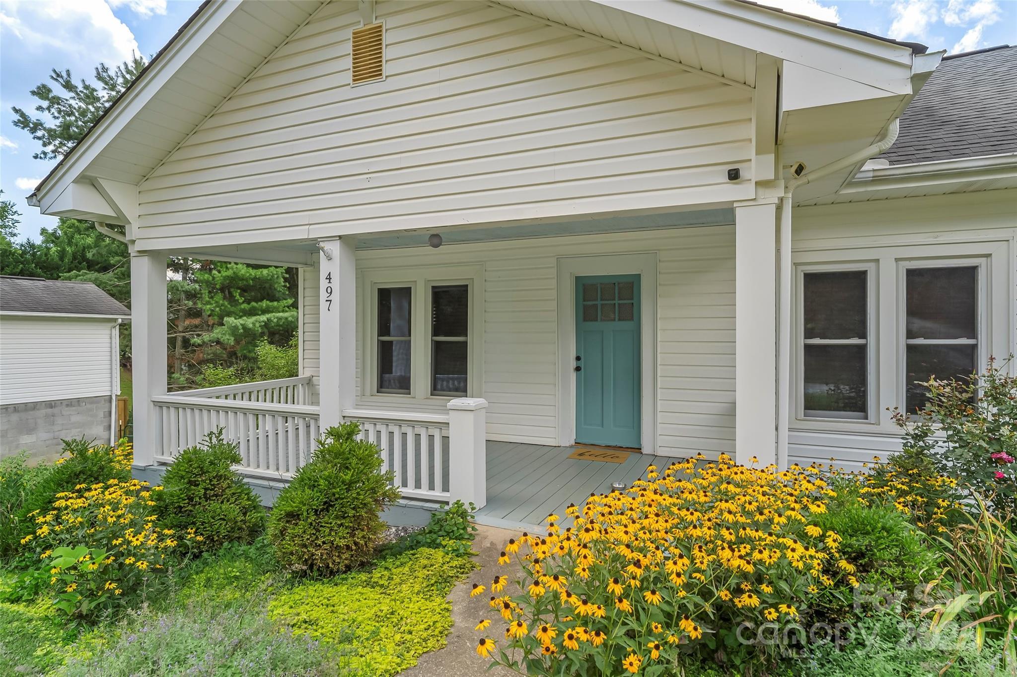 Property Photo: 497 Ridge Road NC 28752