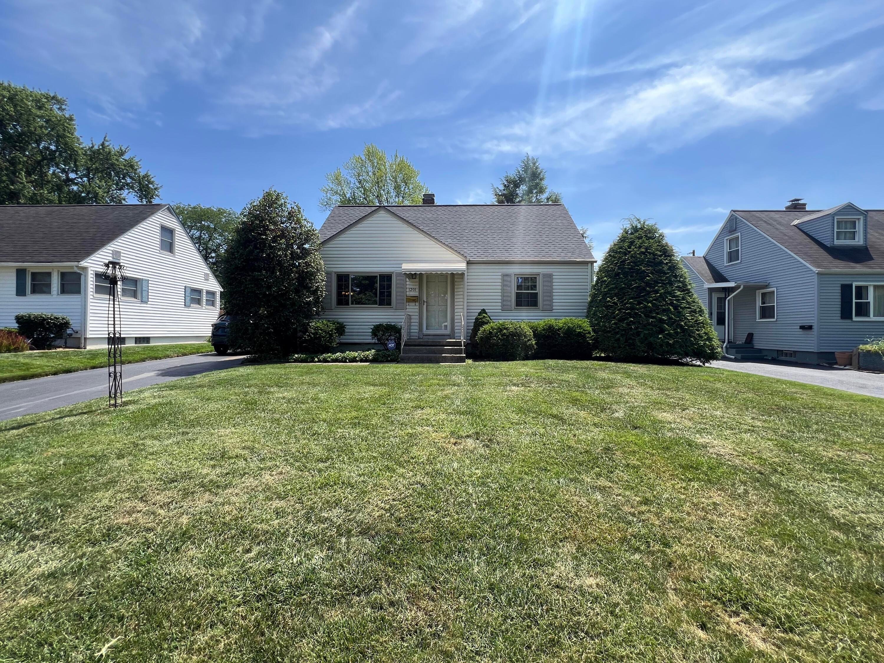 Property Photo: 1201 Bryson Road OH 43224