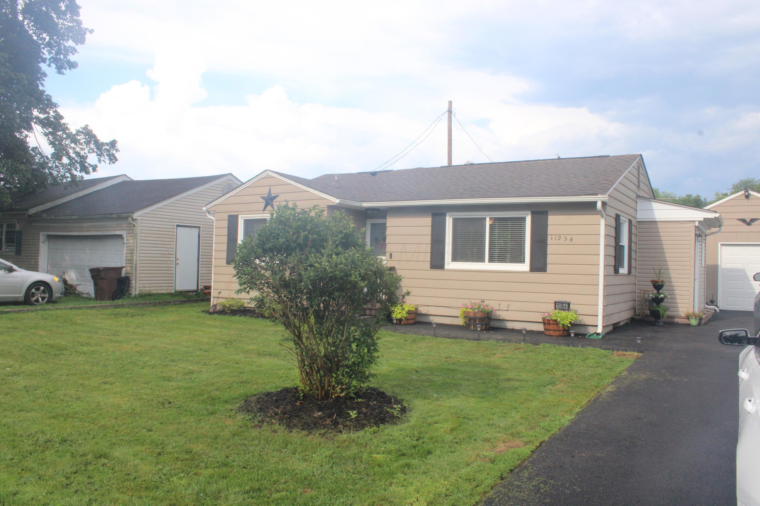 Property Photo: 11954 16th SW Road OH 43154