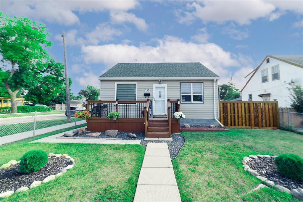 Property Photo: 958 Mountain Avenue MB R2X 1C7